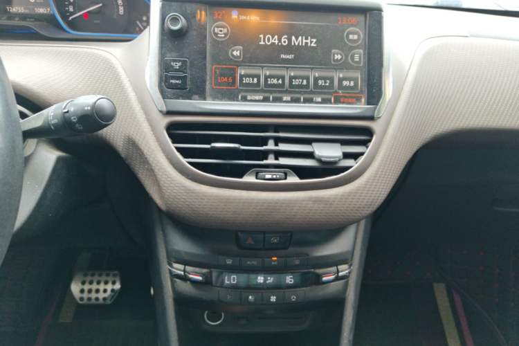 Used Peugeot 2008 2014 1.6L Automatic Navigation Edition Audio And AC Panel