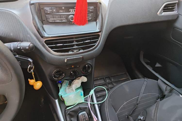 Used Peugeot 2008 2014 1.6L Manual Trend Edition Audio And AC Panel