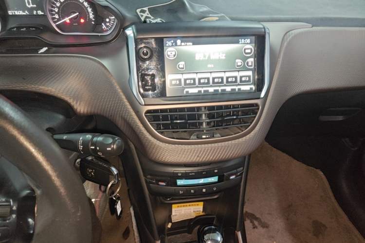Used Peugeot 2008 2014 1.6L Automatic Fashion Edition Audio And AC Panel