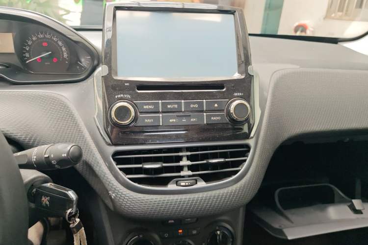 Used Peugeot 2008 2014 1.6L Manual Trend Edition Audio And AC Panel