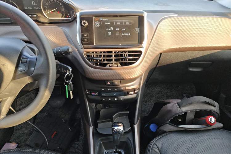 Used Peugeot 2008 2014 1.6L Automatic Fashion Edition Audio And AC Panel