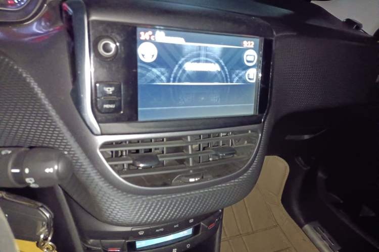 Used Peugeot 2008 2014 1.6L Manual Fashion Edition Audio And AC Panel