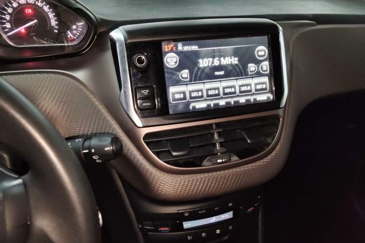 Used Peugeot 2008 2014 1.6L Automatic Navigation Edition Audio And AC Panel