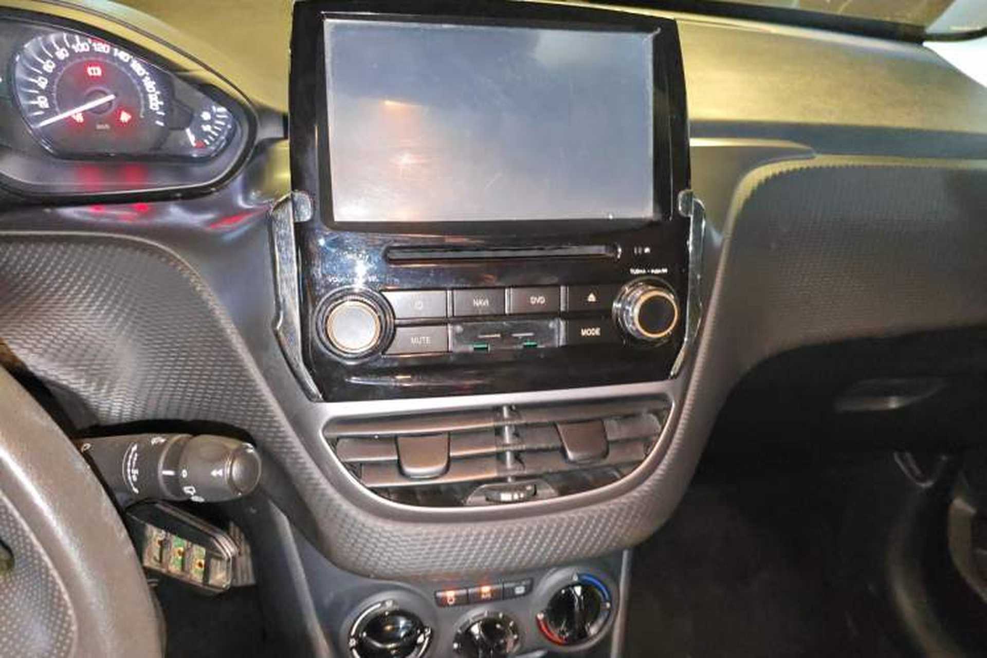 Used Peugeot 2008 2014 1.6L Automatic Trend Edition Audio And AC Panel