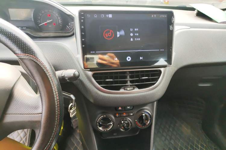 Used Peugeot 2008 2014 1.6L Automatic Trend Edition Audio And AC Panel