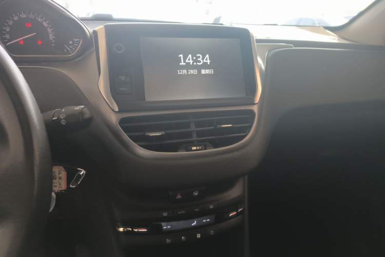 Used Peugeot 2008 2014 1.6L Automatic Fashion Edition Audio And AC Panel