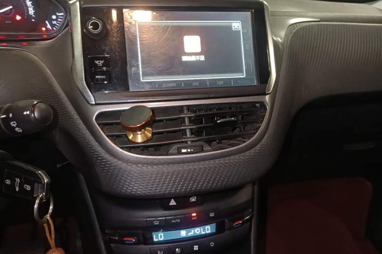 Used Peugeot 2008 2014 1.6L Automatic Fashion Edition Audio And AC Panel