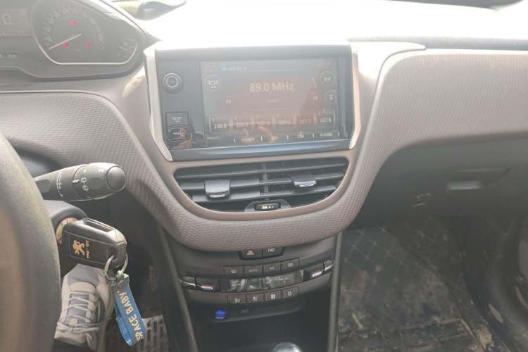 Used Peugeot 2008 2014 1.6L Automatic Fashion Edition Audio And AC Panel