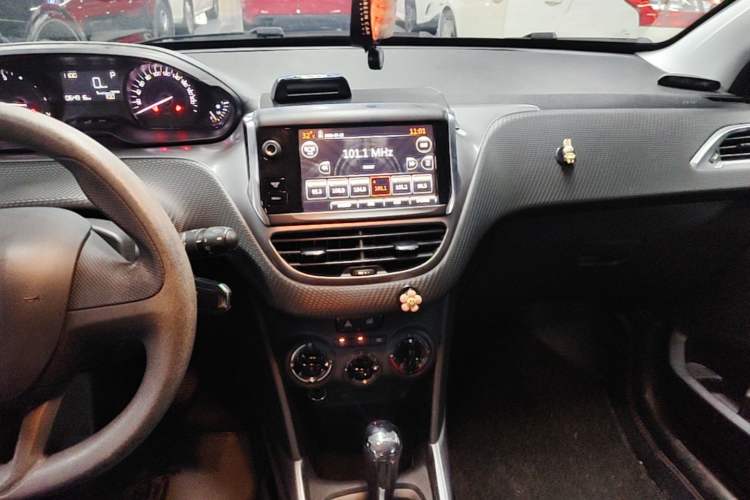 Used Peugeot 2008 2014 1.6L Automatic Trend Edition Audio And AC Panel