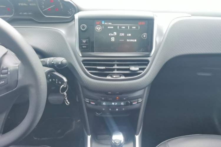Used Peugeot 2008 2014 1.6L Automatic Fashion Edition Audio And AC Panel