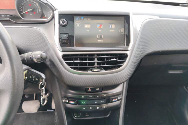 Used Peugeot 2008 2014 1.6L Automatic Fashion Edition Audio And AC Panel