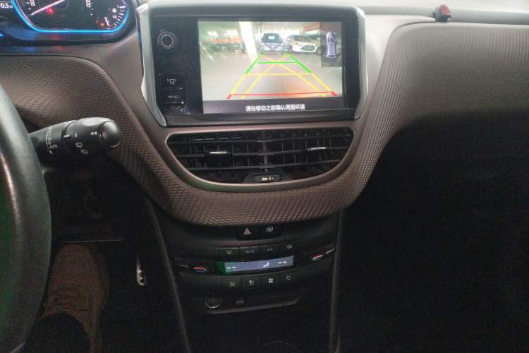 Used Peugeot 2008 2014 1.6L Automatic Navigation Edition Audio And AC Panel