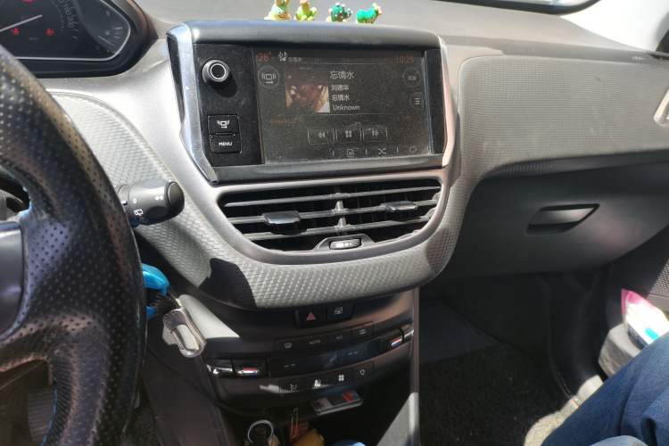 Used Peugeot 2008 2014 1.6L Manual Fashion Edition Audio And AC Panel