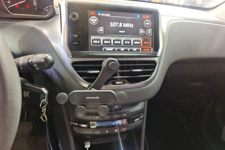 Used Peugeot 2008 2014 1.6L Automatic Fashion Edition Audio And AC Panel