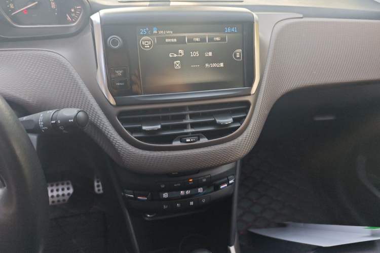 Used Peugeot 2008 2014 1.6L Automatic Navigation Edition Audio And AC Panel