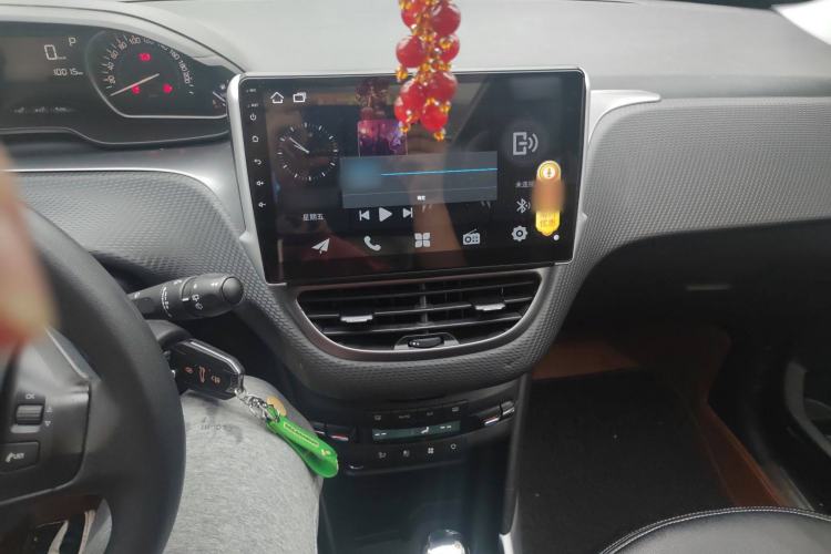 Used Peugeot 2008 2014 1.6L Automatic Fashion Edition Audio And AC Panel