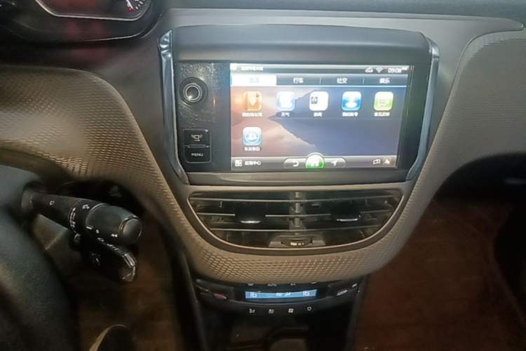 Used Peugeot 2008 2014 1.6L Automatic Fashion Edition Audio And AC Panel