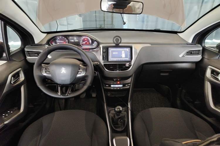 Used Peugeot 2008 2014 1.6L Manual Fashion Edition Center Console
