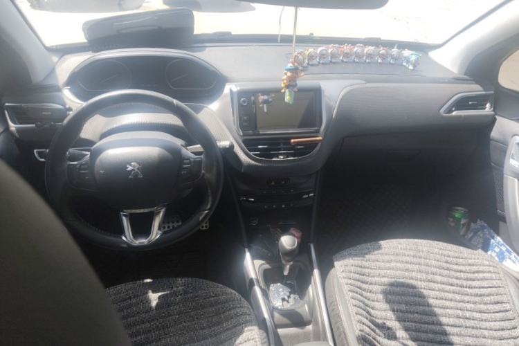 Used Peugeot 2008 2014 1.6L Automatic Navigation Edition Center Console