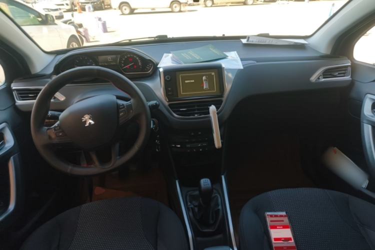Used Peugeot 2008 2014 1.6L Manual Fashion Edition Center Console