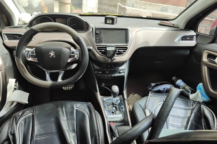 Used Peugeot 2008 2014 1.6L Automatic Navigation Edition Center Console