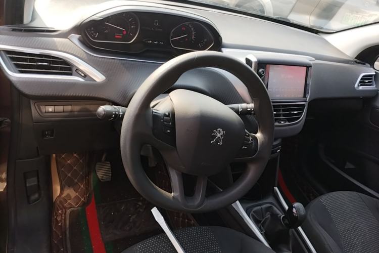 Used Peugeot 2008 2014 1.6L Manual Fashion Edition Center Console