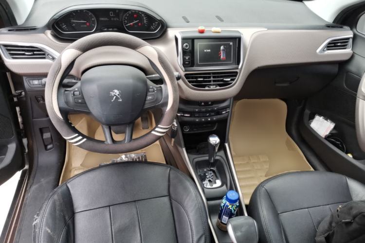 Used Peugeot 2008 2014 1.6L Automatic Fashion Edition Center Console