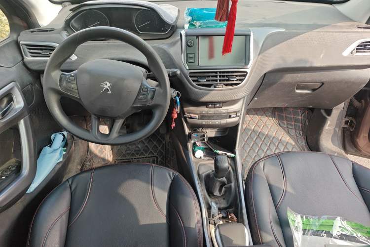 Used Peugeot 2008 2014 1.6L Manual Fashion Edition Center Console