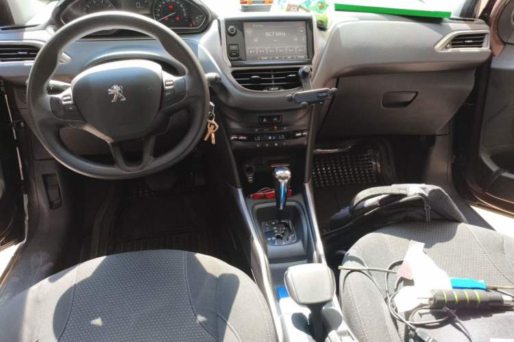 Used Peugeot 2008 2014 1.6L Automatic Fashion Edition Center Console