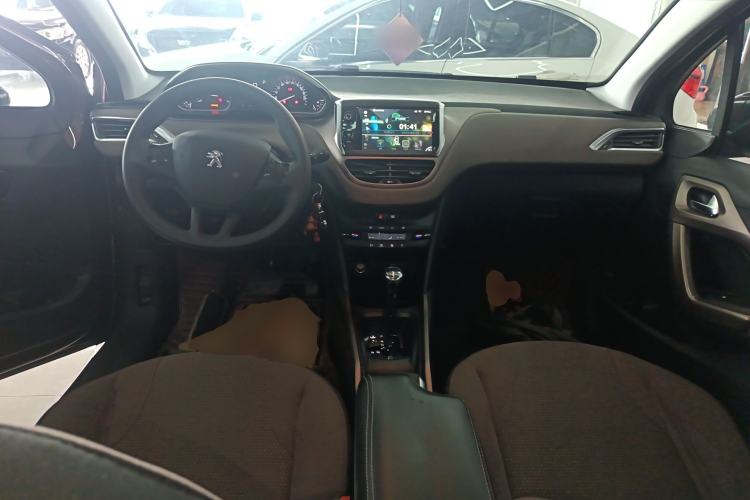 Used Peugeot 2008 2014 1.6L Automatic Fashion Edition Center Console