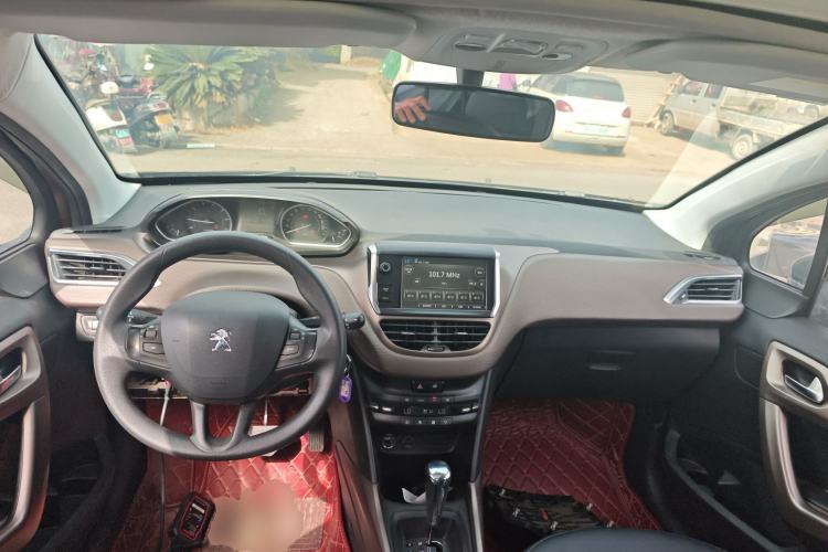 Used Peugeot 2008 2014 1.6L Automatic Fashion Edition Center Console