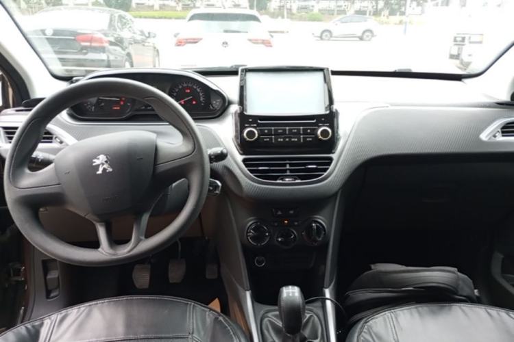 Used Peugeot 2008 2014 1.6L Manual Trend Edition Center Console