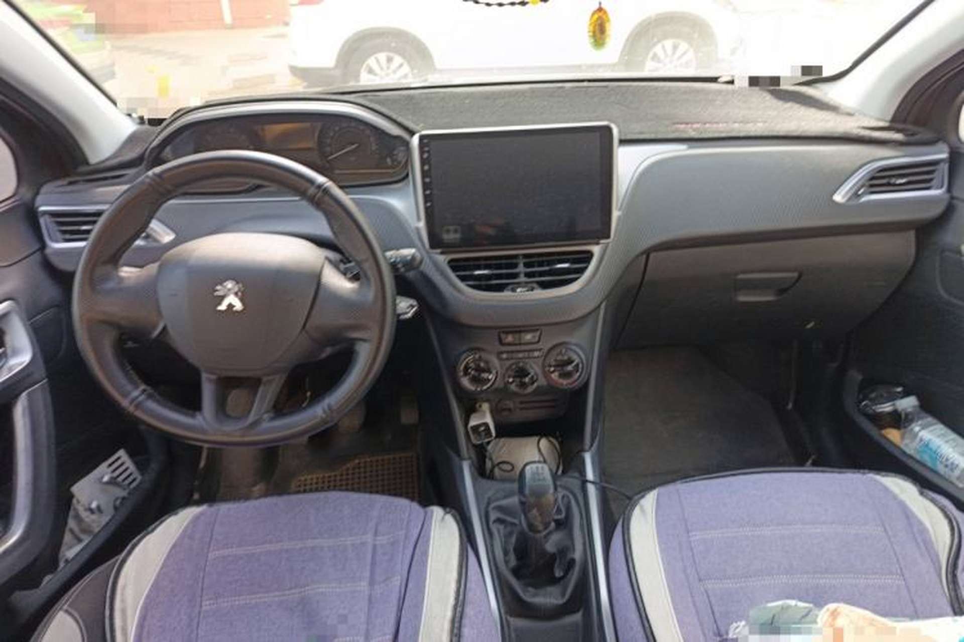 Used Peugeot 2008 2014 1.6L Manual Trend Edition Center Console