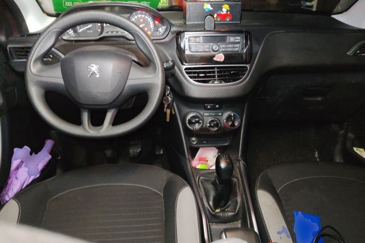 Used Peugeot 2008 2014 1.6L Manual Trend Edition Center Console