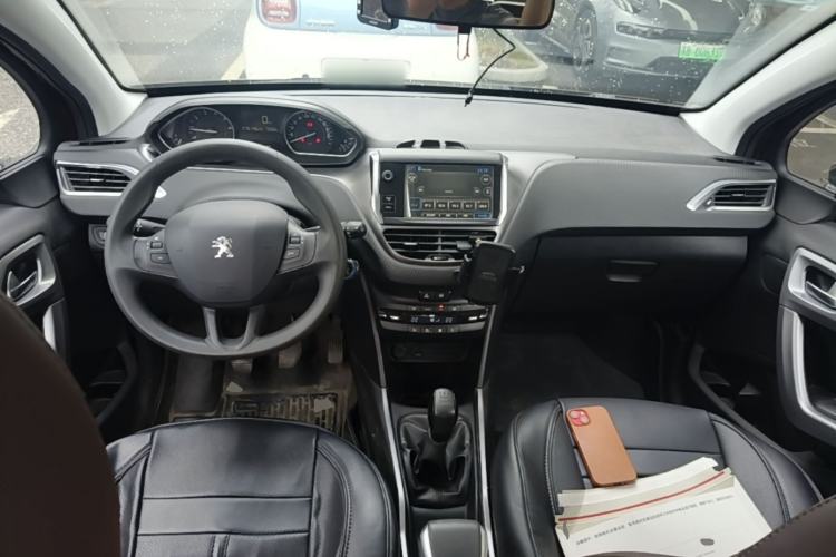Used Peugeot 2008 2014 1.6L Manual Fashion Edition Center Console