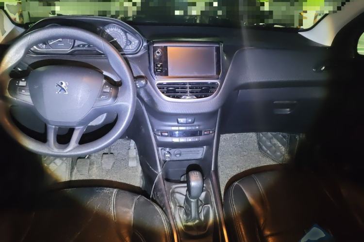 Used Peugeot 2008 2014 1.6L Manual Fashion Edition Center Console