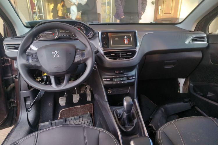 Used Peugeot 2008 2014 1.6L Manual Fashion Edition Center Console