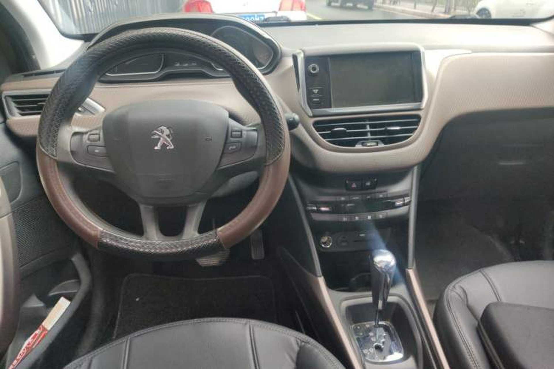 Used Peugeot 2008 2014 1.6L Automatic Fashion Edition Center Console