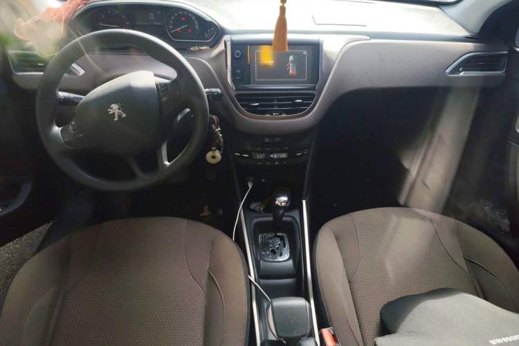 Used Peugeot 2008 2014 1.6L Automatic Fashion Edition Center Console