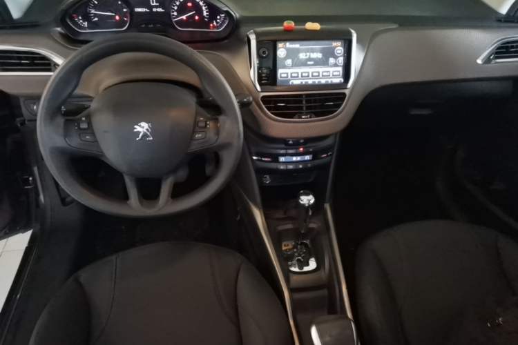 Used Peugeot 2008 2014 1.6L Automatic Fashion Edition Center Console