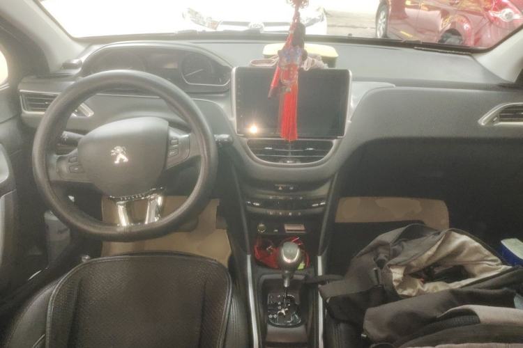Used Peugeot 2008 2014 1.6L Automatic Fashion Edition Center Console