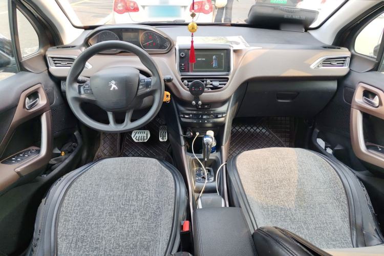 Used Peugeot 2008 2014 1.6L Automatic Fashion Edition Center Console