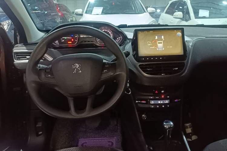Used Peugeot 2008 2014 1.6L Automatic Fashion Edition Center Console