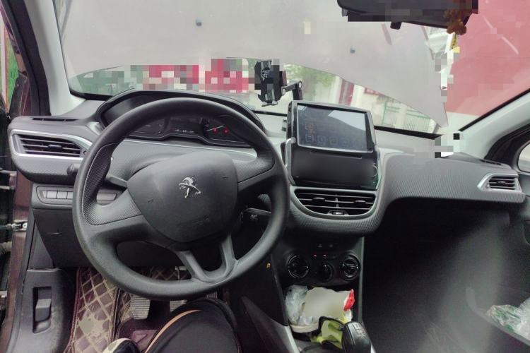 Used Peugeot 2008 2014 1.6L Manual Trend Edition Center Console