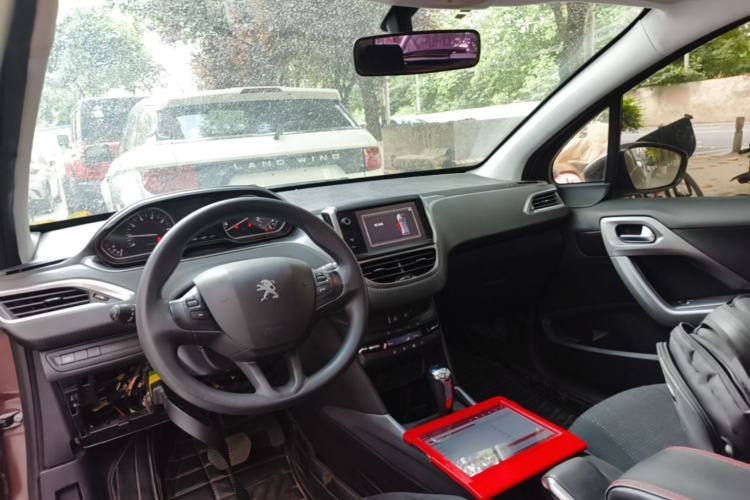 Used Peugeot 2008 2014 1.6L Automatic Fashion Edition Center Console