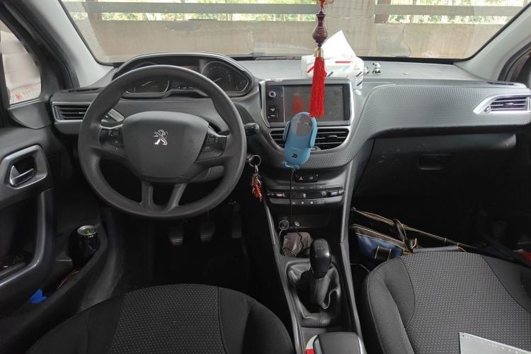 Used Peugeot 2008 2014 1.6L Manual Fashion Edition Center Console