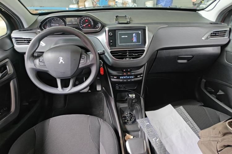 Used Peugeot 2008 2014 1.6L Automatic Fashion Edition Center Console