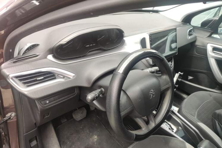 Used Peugeot 2008 2014 1.6L Automatic Trend Edition Center Console