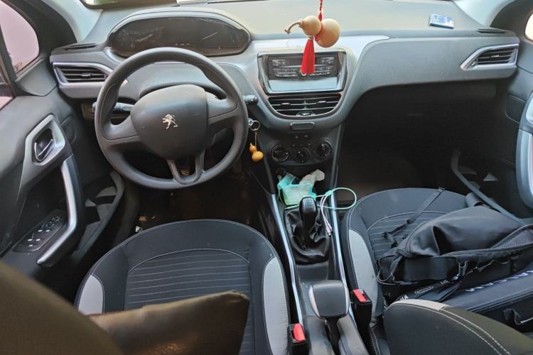 Used Peugeot 2008 2014 1.6L Manual Trend Edition Center Console