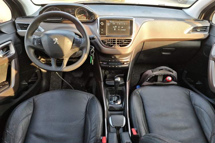 Used Peugeot 2008 2014 1.6L Automatic Fashion Edition Center Console